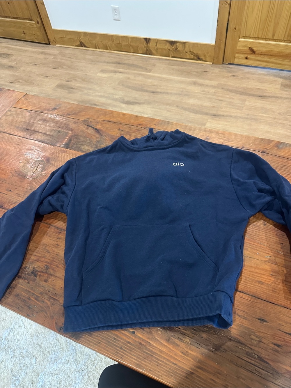 Navy xs alo accolade hoodie